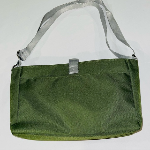 Pick Up Travel Bag - Picture 2 of 16